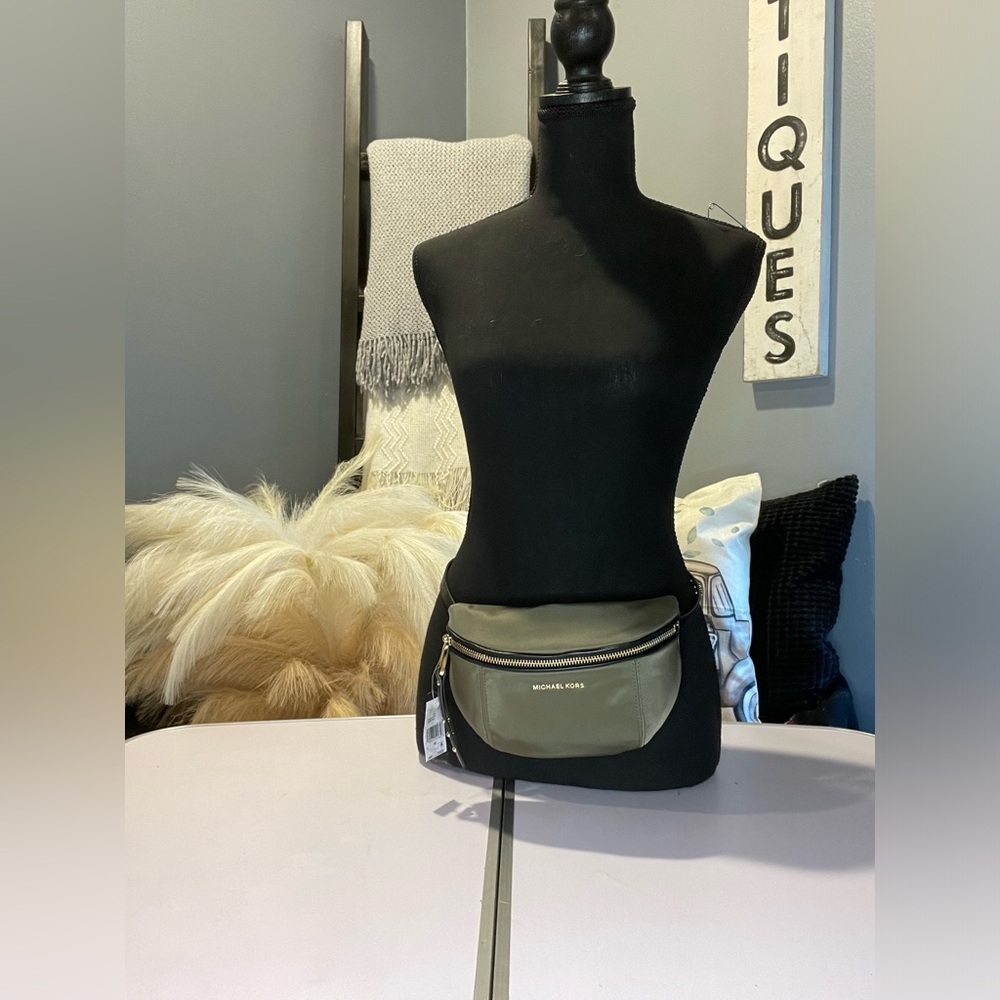 NWT Michael Kors Leila Belt Bag